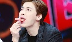 娱乐圈吃瓜小蜜蜂,揭秘明星幕后故事，带你吃遍瓜界盛宴