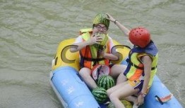 吃瓜看戏水上娱乐视频,吃瓜看戏，水上娱乐视频盛宴