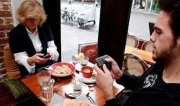 娱乐吃瓜酱被客人催,应对催更挑战，揭秘幕后故事