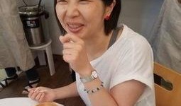 娱乐吃瓜酱被客人催,应对催更挑战，揭秘幕后故事